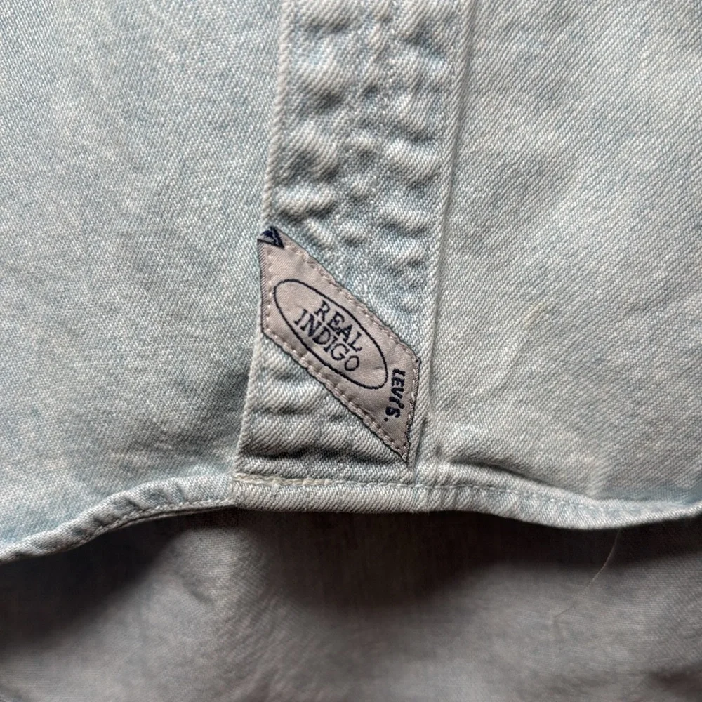 Vintage Levi’s Light Wash Denim Shirt – Made in USA Era size L